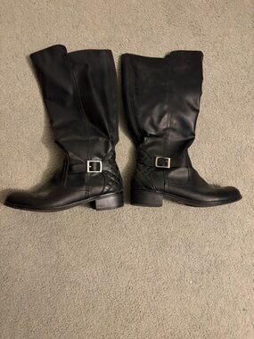 Like new Arizona 9 1/2 wide calf ladies knee high boots